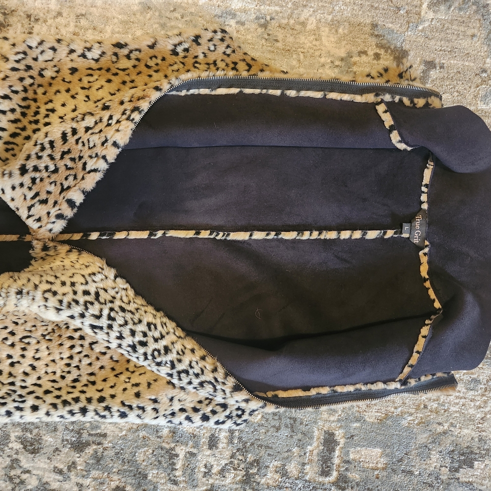 True Grit Leopard Fur Vest - Picture 2 of 2